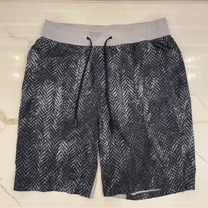Men’s Lululemon lined shorts | Sz Medium | EUC